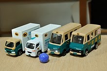 バランスボールとヤマト運輸の配送車たち